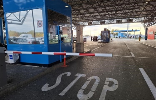 Na Bajakovu predočio putovnicu s krivotvorenim graničnim štambiljima