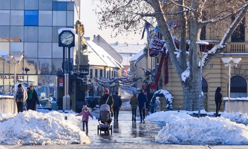 Zimski val ne popušta
