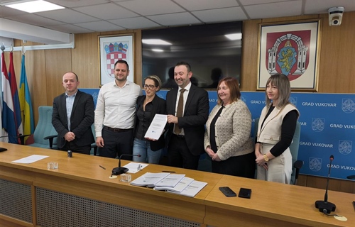 Potpisan ugovor za unaprijeđenje uvjeta u OŠ Dragutina Tadijanovića