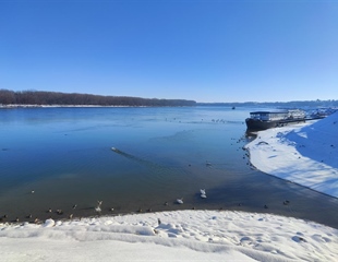 Dunavom prema Hrvatskoj plove sante leda