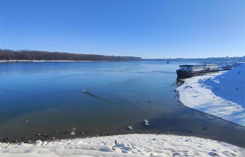 Dunavom prema Hrvatskoj plove sante leda