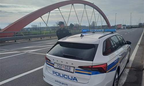 Led i snijeg s vozila izazvali niz nesreća u Vukovarsko-srijemskoj županiji