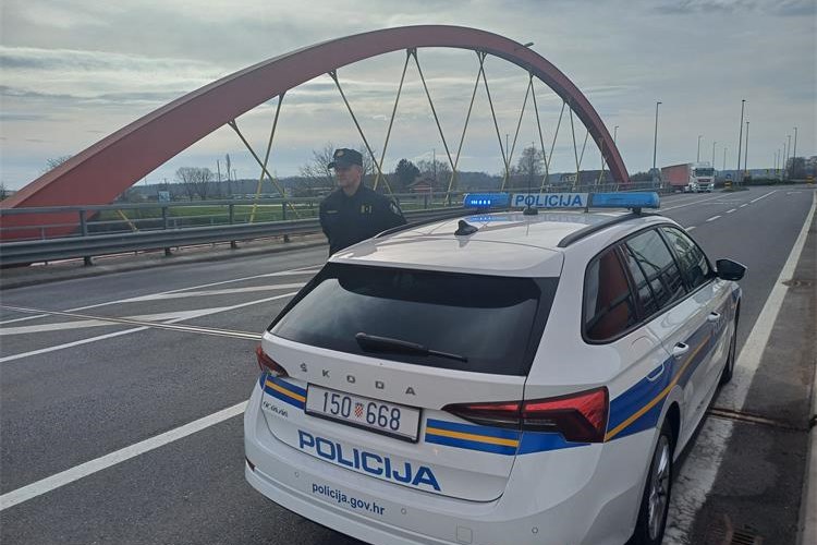 Led i snijeg s vozila izazvali niz nesreća u Vukovarsko-srijemskoj županiji