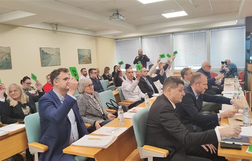 Rezovi na svim razinama: Pavliček poručio da zbog dugova i kazni svoga...