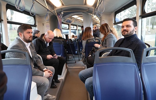 Deset novih niskopodnih tramvaja stiglo u Osijek. Ukupna ulaganja u...