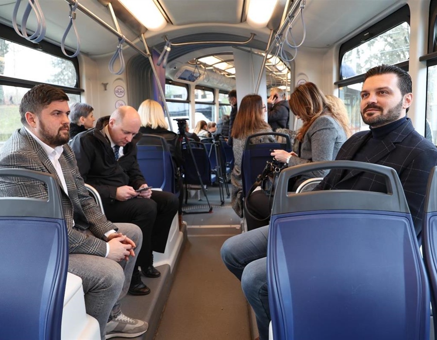Deset novih niskopodnih tramvaja stiglo u Osijek. Ukupna ulaganja u...