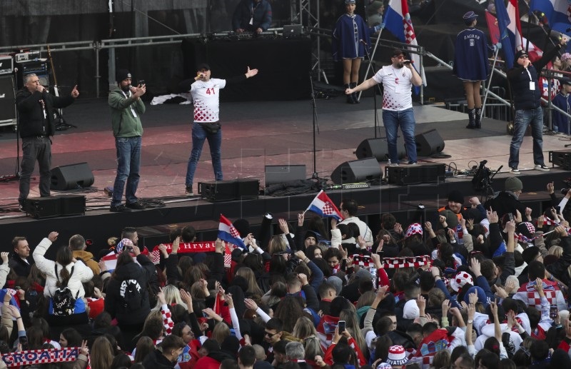 Rukometaši dočekani u Zračnoj luci Zagreb uz Thompsonove pjesme