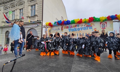 Male maškare ponovno zavladale Vukovarom: više od 430 mališana na korzu