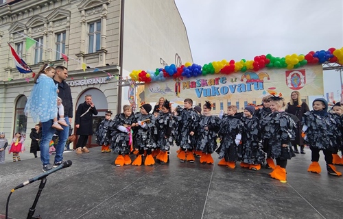 Male maškare ponovno zavladale Vukovarom: više od 430 mališana na korzu