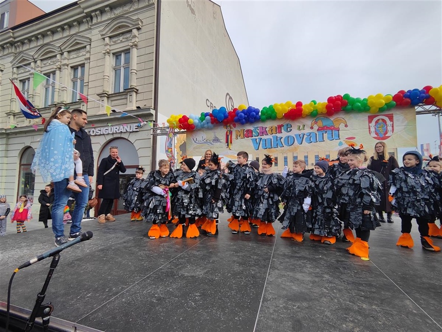 Male maškare ponovno zavladale Vukovarom: više od 430 mališana na korzu