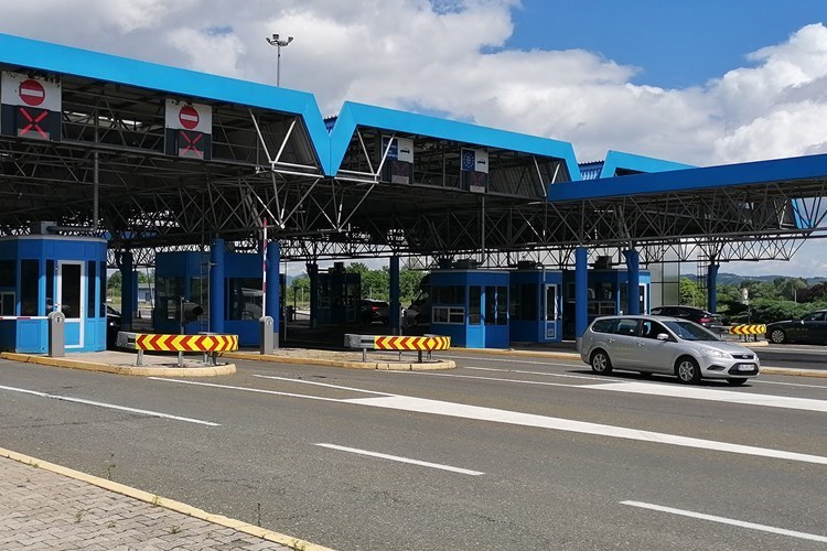 Bez važeće vozačke i pod utjecajem alkohola za upravljačem kamiona