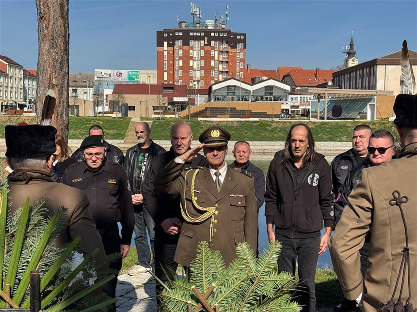 U Vinkovcima obilježena 34. godišnjica pogibije trojice pripadnika HOS-a - Vlade Kneževića, Ivice Bošnjaka i Darka Ružića