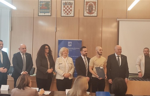 Mladi dobili ključeve: 46 obitelji u Vukovaru i Iloku riješilo stambeno...