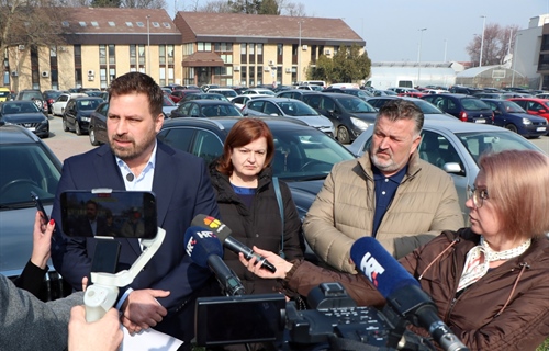 Grad Đakovo privremeno obustavio naplatu parkinga