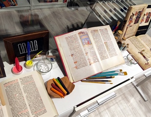 U Gradskoj knjižnici Vukovar otvorena izložba „Premazane svim mastima“