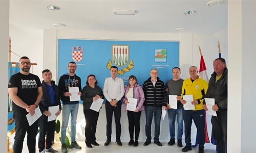 U Tompojevcima potpisani ugovori o dodjeli financijskih sredstava...