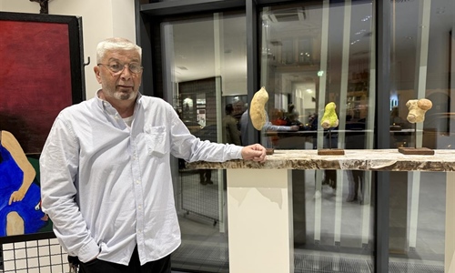 Vukovarski slikar Dubravko Duić otvorio izložbu radova u Vinkovcima