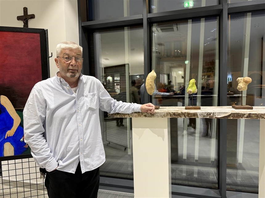 Vukovarski slikar Dubravko Duić otvorio izložbu radova u Vinkovcima