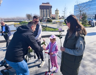 Sugrađankama povodom Dana žena podijeljene ruže