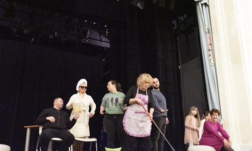 U Vukovaru premijera predstave Sve sretne obitelji