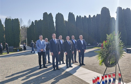 Medved u Vukovaru odao počast braniteljima