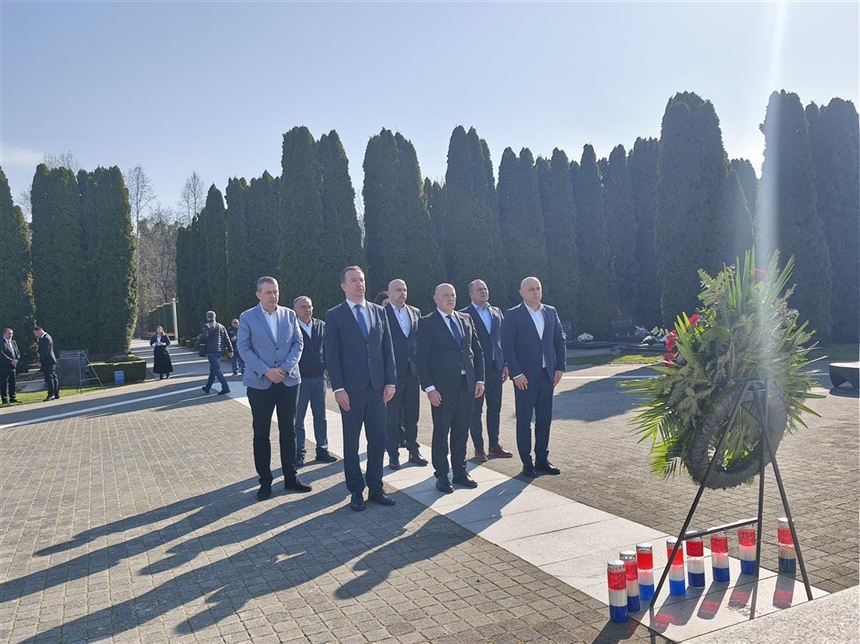 Medved u Vukovaru odao počast braniteljima