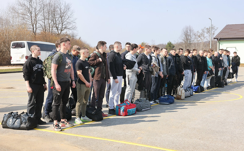 Prvi ročnici ponovno u vojarnama: 800 mladih započelo temeljno vojno osposobljavanje