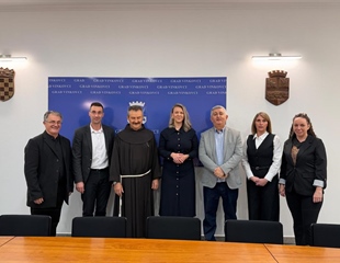 Zamjenica gradonačelnika Vinkovaca primila misionara fra Ivicu Perića:...