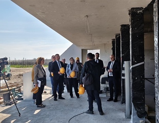 Ministrica Obuljen Koržinek u obilasku Arheološkog parka Vučedol