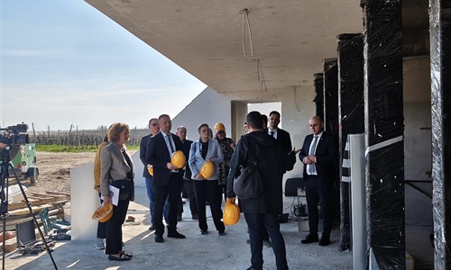 Ministrica Obuljen Koržinek u obilasku Arheološkog parka Vučedol