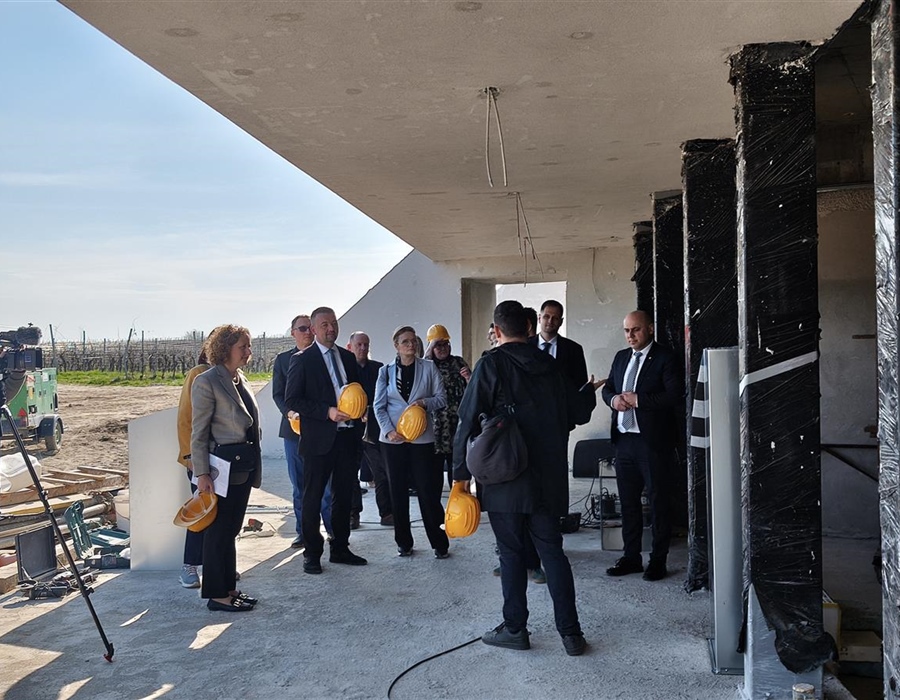 Ministrica Obuljen Koržinek u obilasku Arheološkog parka Vučedol