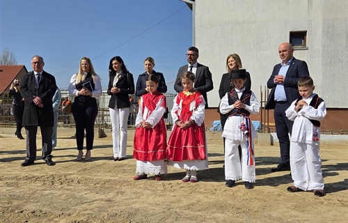 Župan Bosančić posjetio Općinu Tovarnik: Položen kamen temeljac za...