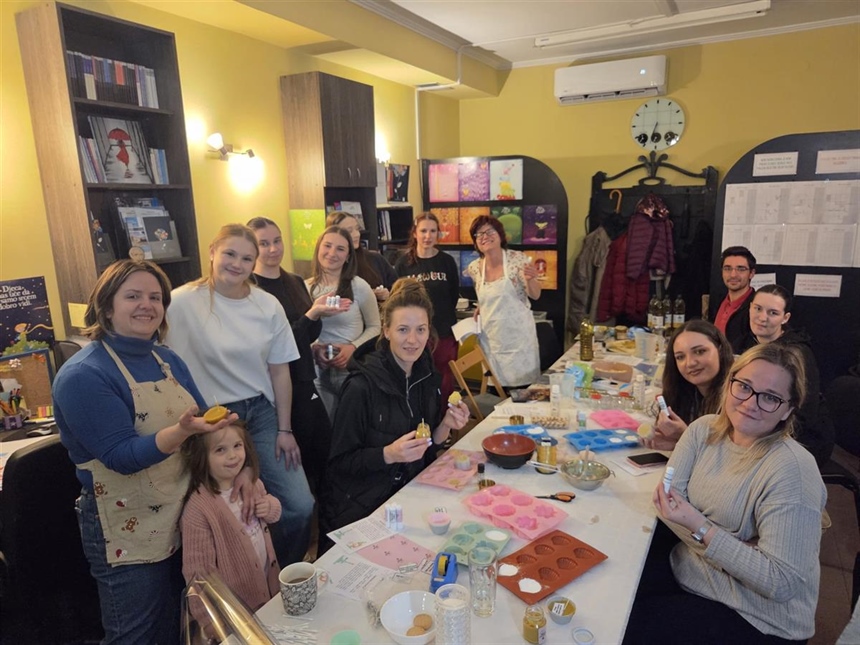Mladi u Vukovaru sudjelovali u „Malom laboratoriju“: prirodna kozmetika kao kreativna ideja za solidarnu zajednicu