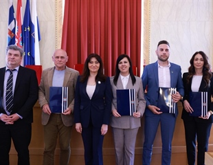 Osječko-baranjska županica uručila ugovore za sufinanciranje prijevoza...