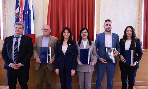 Osječko-baranjska županica uručila ugovore za sufinanciranje prijevoza...