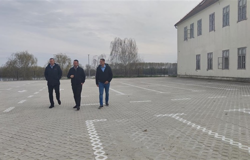 Privremeno parkiralište kao spas za prometni kaos kod bolnice