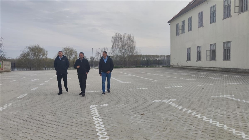 Privremeno parkiralište kao spas za prometni kaos kod bolnice