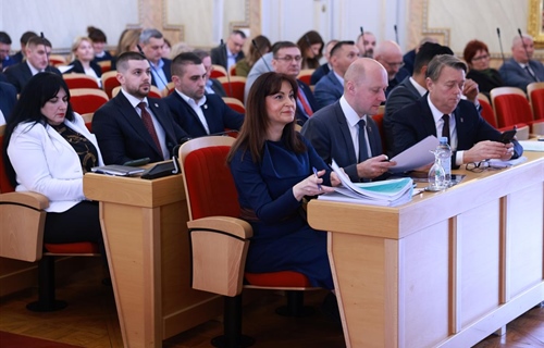 Stanovi za mlade, milijuni za zdravstvo i ulaganja u škole: Skupština...