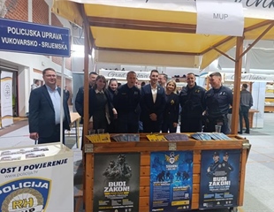 Policija učenicima srednjih škola predstavila mogućnosti školovanja u...