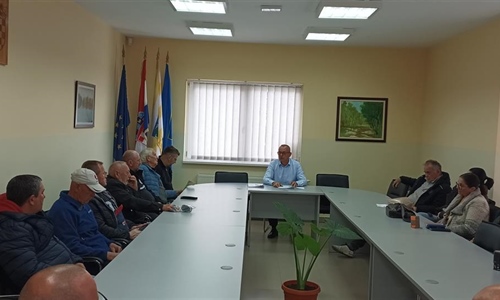 U Gunji potpisani ugovori o dodjeli financijskih sredstava udrugama u...