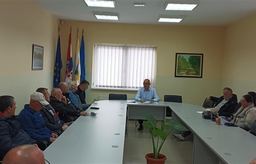 U Gunji potpisani ugovori o dodjeli financijskih sredstava udrugama u...