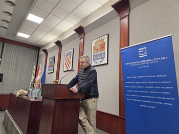 Predstavljene „Hrvatske povijesne istine” Tihomira Dujmovića u Vinkovcima