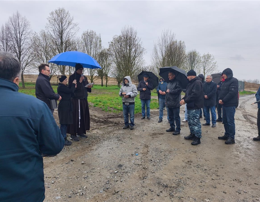 Križni put „kukuruznim putem“ u Vukovaru uoči Cvjetnice