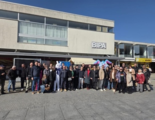 Članovi GO HDZ-a grada Vukovara građanima dijelili pisanice