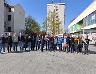 Članovi Hrvatskih suverenista Vukovar čestitali Uskrs dijeleći pisanice