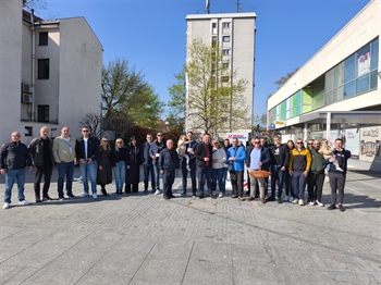 Članovi Hrvatskih suverenista Vukovar čestitali Uskrs dijeleći pisanice