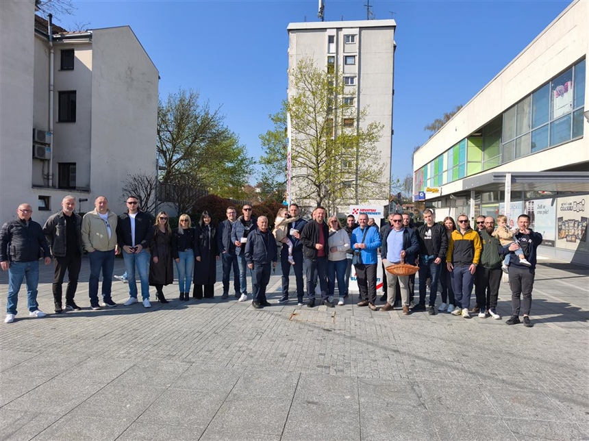 Članovi Hrvatskih suverenista Vukovar čestitali Uskrs dijeleći pisanice