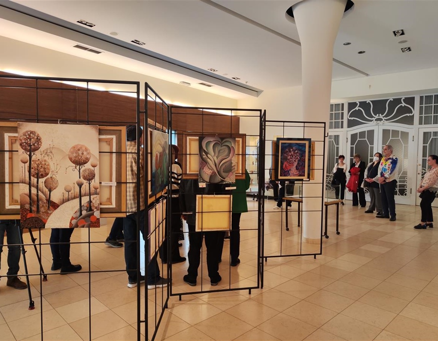 Otvorena izložba „Zapisi iz Akaše” – umjetnost kao putovanje kroz dušu...