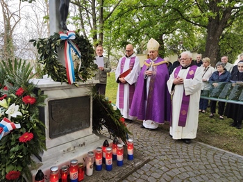 Vijenci i svijeće žrtvama komunističkoga terora