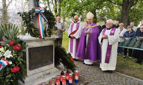 Vijenci i svijeće žrtvama komunističkoga terora